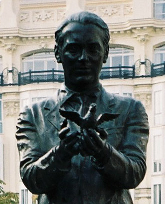 Monumento a García Lorca en la plaza Santa Ana de Madrid